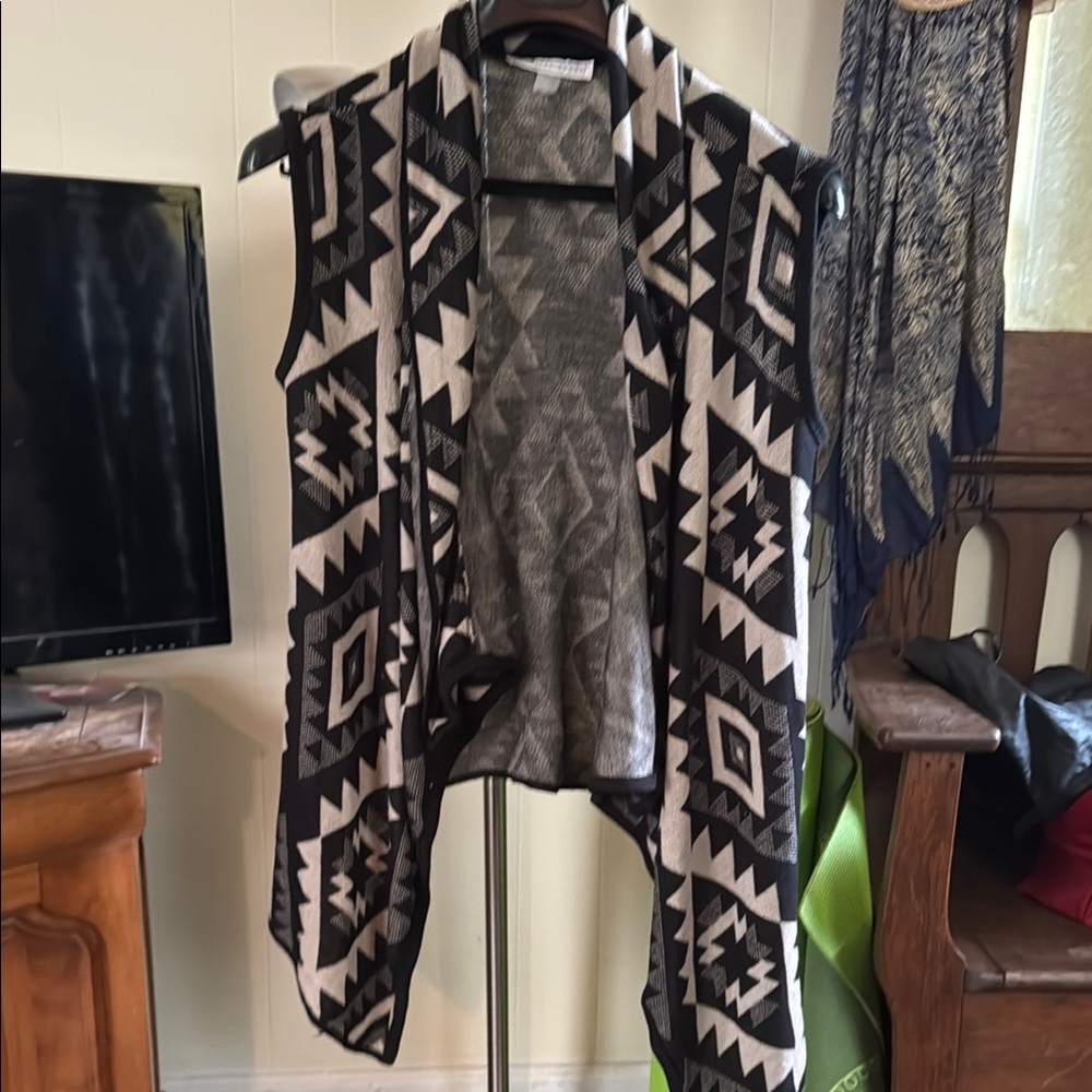 Aztec Patterned Black and Cream Women's Sweater Vest
